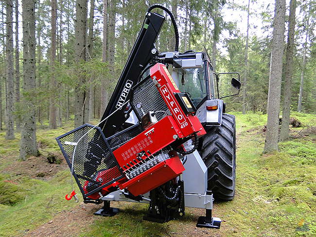 Tractor-forest-processor-Hypro-450-XL-03-most-group.jpg