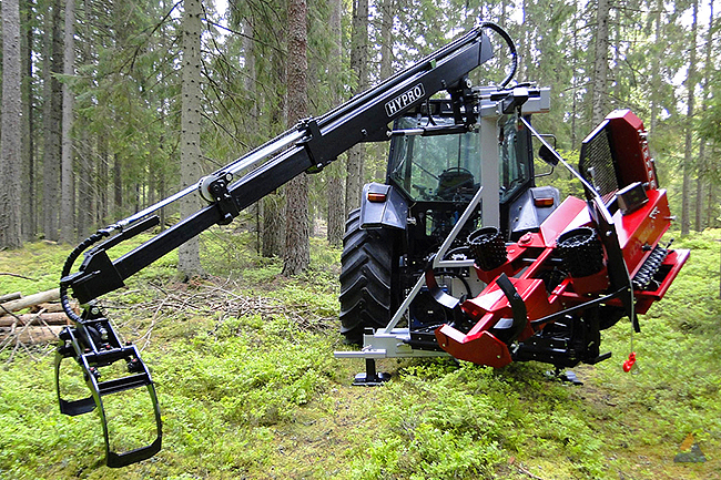 Tractor-forest-processor-Hypro-450-XL-16-most-group.jpg