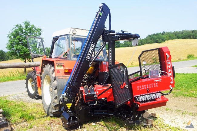 Tractor-forest-processor-Hypro-450-XL-17-most-group.jpg