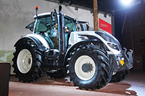 Tractor_Valtra_T4_010_Machine_of_the_year_2015-.jpg