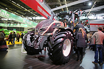 Tractor_Valtra_T4_Series_004_Exhibition_SIMA_2015-.jpg